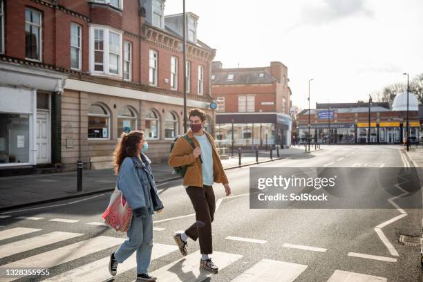 crossing in the town centre - crossing road stock pictures, royalty-free photos & images