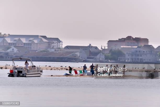 family picnic in ocean city bay - ocean city imagens e fotografias de stock