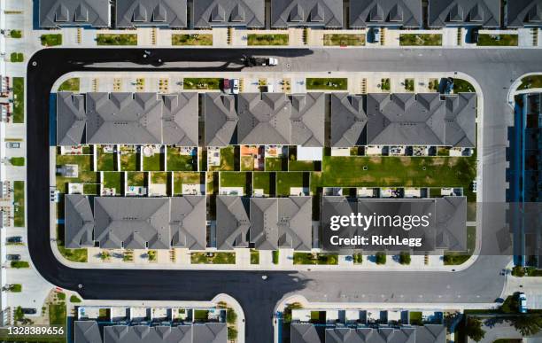 suburban usa neighborhood with fresh pavement - painted roof stock pictures, royalty-free photos & images