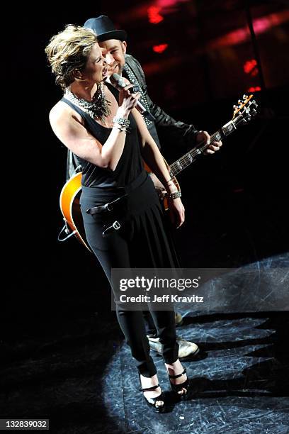 Musicians Jennifer Nettles and Kristian Bush of Sugarland perform onstage during "VH1 Divas Salute the Troops" presented by the USO at the MCAS...