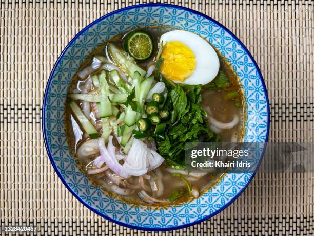 traditional malaysian laksa - laksa imagens e fotografias de stock