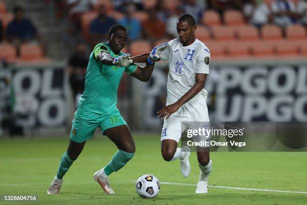 Jerry Bengtson of Honduras and goalkeeper Reice Charles Cook of Grenada fight for the ball during a Group D match as part of the 2021 CONCACAF Gold...