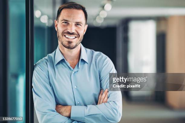 successful businessman - smiling 個照片及圖片檔