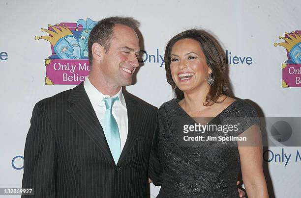 Actors Chris Meloni andf Mariska Hargitay attend the 12th Annual Make Believe on Broadway gala at the Shubert Theatre on November 14, 2011 in New...