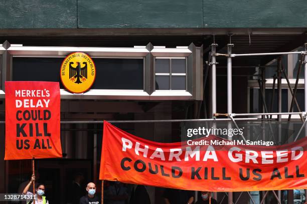 Pfizer Protest 811 Angela Means Photos & High Res Pictures - Getty Images