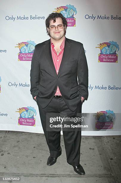 Actor Josh Gad attends the 12th Annual Make Believe on Broadway gala at the Shubert Theatre on November 14, 2011 in New York City.