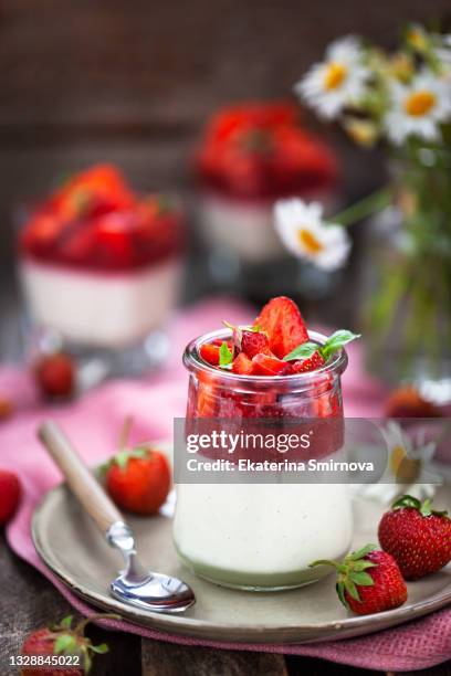 delicious italian dessert panna cotta with fresh summer strawberries - coulis stock pictures, royalty-free photos & images