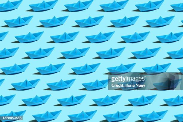 paper boats - paper boat stock-fotos und bilder