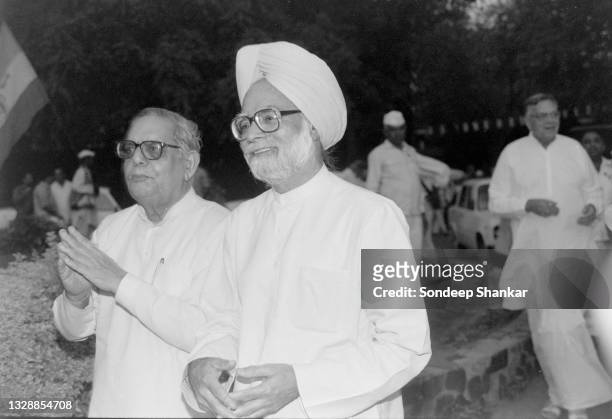 Congress leaders Manmohan Singh and Nawal Kishor Sharma walking to the party headquarters in New Delhi, India April 14, 1997.