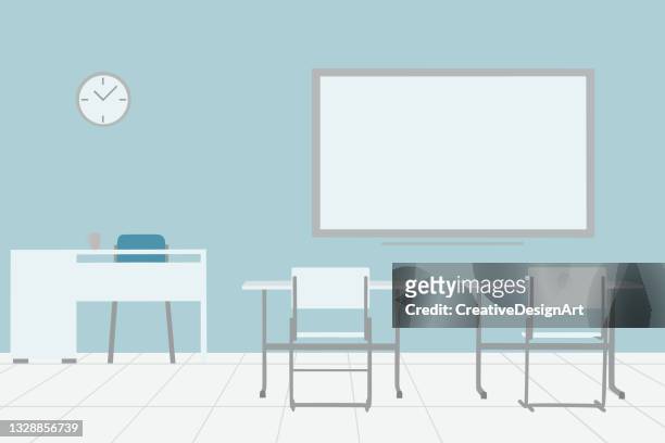 ilustraciones, imágenes clip art, dibujos animados e iconos de stock de interior vacío del aula de la escuela con pizarra, escritorios blancos y sillas - salón de clase