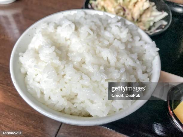 white rice - rice bowl stock-fotos und bilder