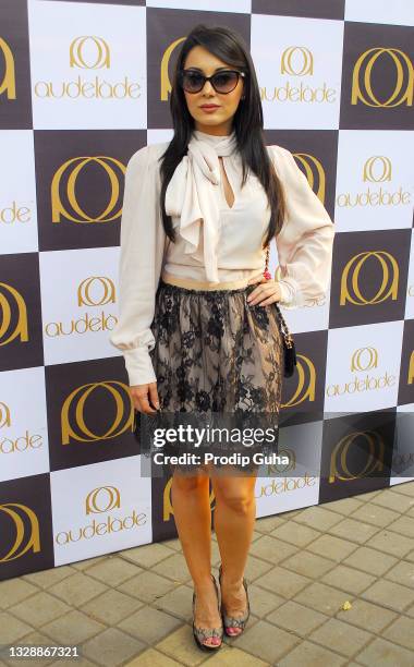 Minissha Lamba attends the RWITC inaugural race day on November 13, 2011 in Mumbai, India