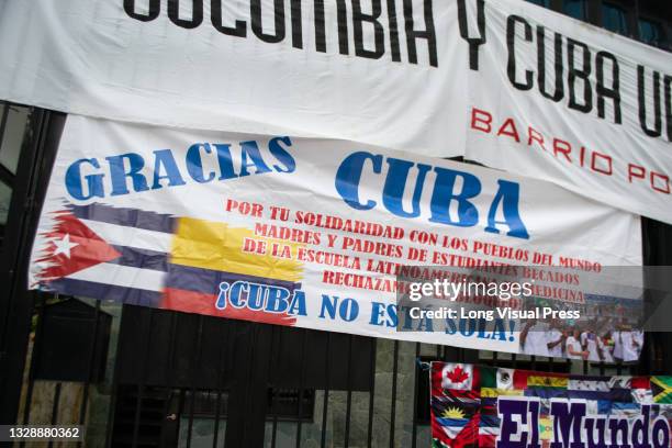 Sign that shows both Colombia's flag and Cuba's flag reads 'Thank you Cuba for your solidarity with other countries, mothers and studenst with...