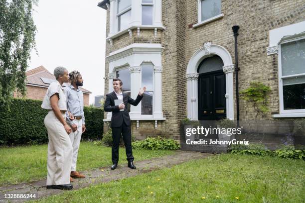 estate agent describing house features to prospective buyers - house viewing stock pictures, royalty-free photos & images