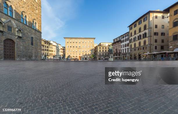 empty street in piazza della signoria,florence - praça della signoria - fotografias e filmes do acervo