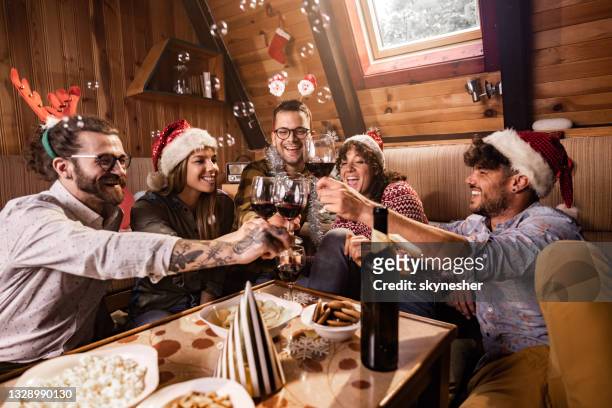 happy friends toasting on new year's day at home. - bubbles happy stockfoto's en -beelden