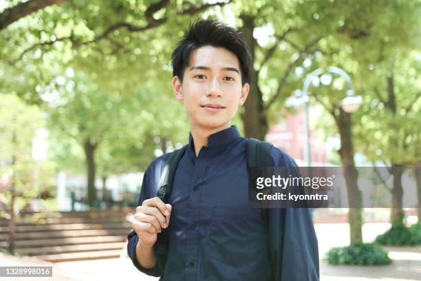 アジアの若手男性の肖像 - 美大生　日本 ストックフォトと画像