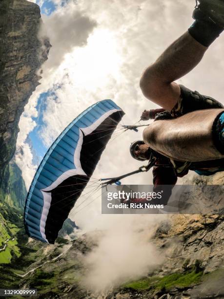 extreme paraglider pilot point of view - extreme angle stock pictures, royalty-free photos & images