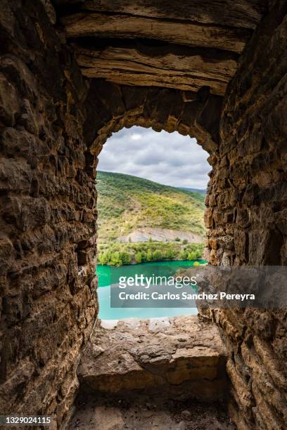 medieval village of la baronia de sant oisme - catalonia imagens e fotografias de stock