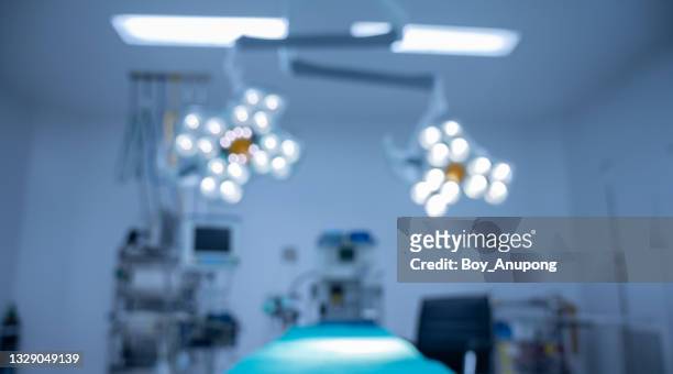 blurred image background of operating room (or icu room) in hospital. - operating room 個照片及圖片檔