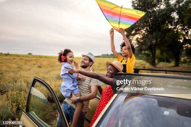 happy multi-ethnic family with children ready for vacation - bilsemester bildbanksfoton och bilder