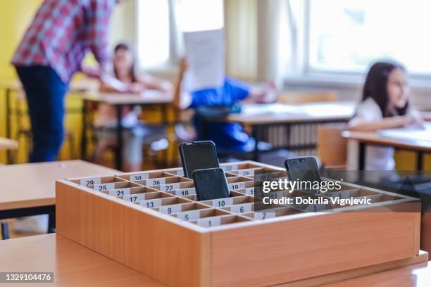 smart phones in a box during a class - text message box stock pictures, royalty-free photos & images
