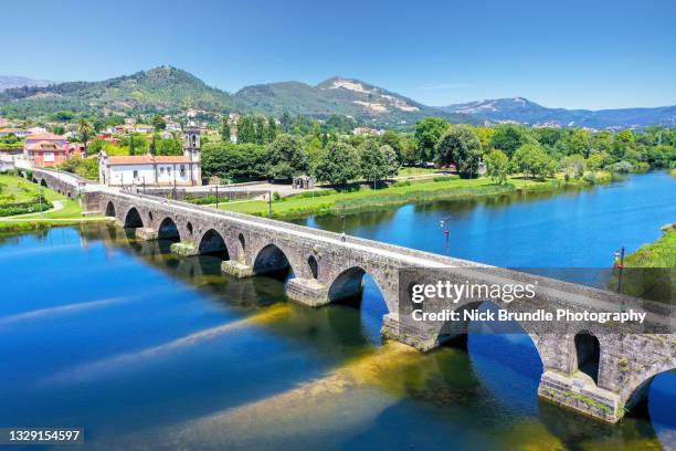 ponte de lima bridge, portugal. - viana do castelo district stockfoto's en -beelden