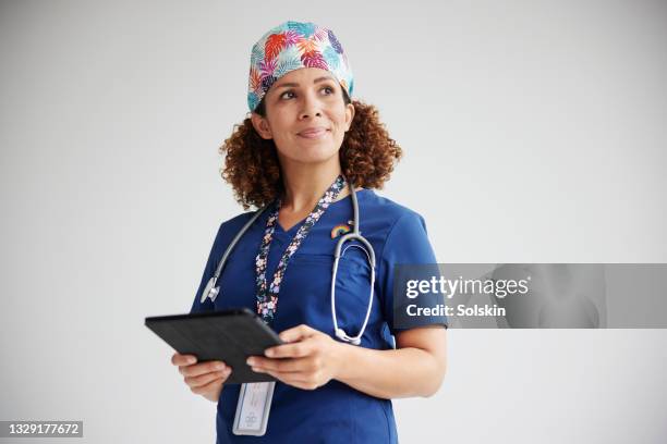 doctor in white lab coat - frontline worker stock pictures, royalty-free photos & images