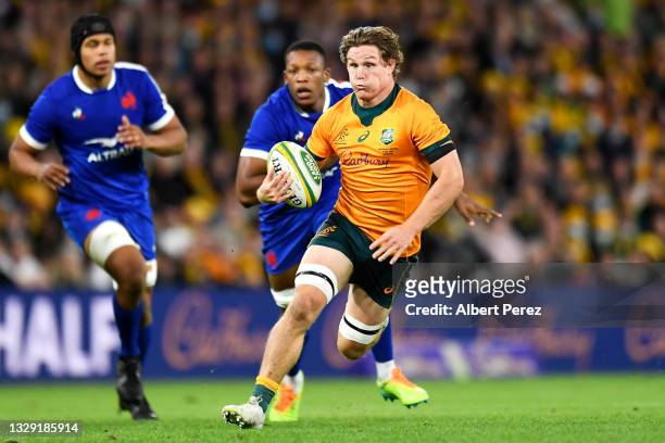 Michael Hooper of the Wallabies makes a break during the International Test Match between the Australian Wallabies and France at Suncorp Stadium on...