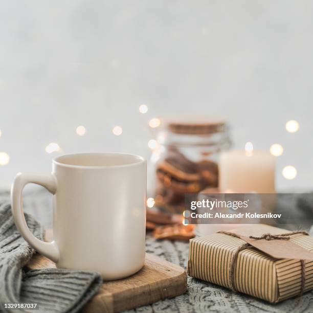 greeting holiday card with led lights. hygge concept - coffee cup light fotografías e imágenes de stock