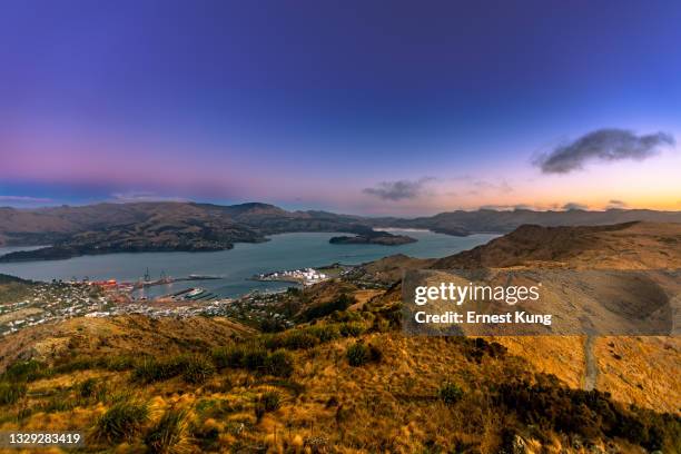 te whakaraupō lyttelton harbour, dusk, autumn - christchurch - new zealand stock pictures, royalty-free photos & images