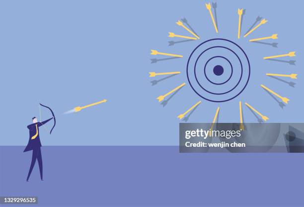 illustrations, cliparts, dessins animés et icônes de l’homme d’affaires ne frappe pas la cible avec une flèche, la cible n’est pas atteinte - tend fire