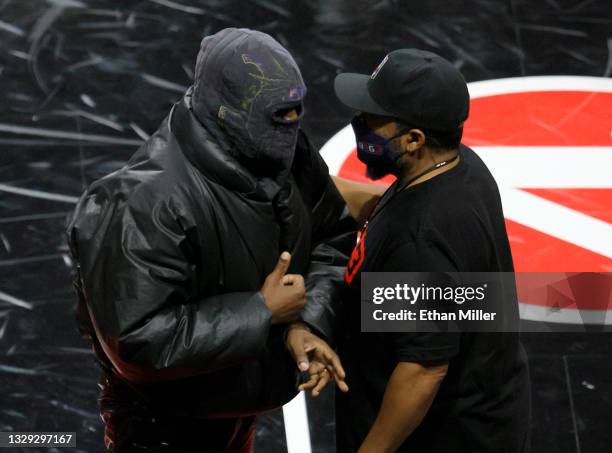 Big3 Rapper 1 453 Ice Cube Big 3 Stock Photos, High-Res Pictures, and Images ...