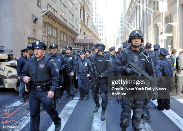 Batman Rises Officer Batman Dark Knight Rises Photos and Premium High Res Pictures - Getty ...