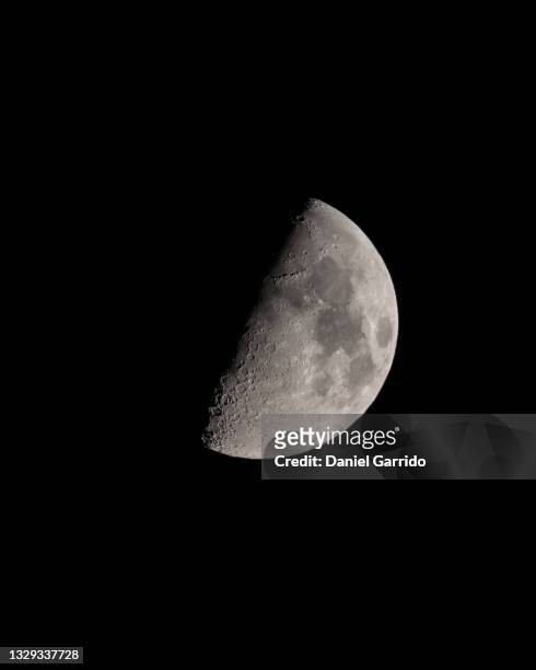 the half moon - event horizon telescope stock-fotos und bilder