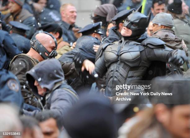 Batman Rises Officer 690 Batman Dark Knight Rises Photos & High Res Pictures - Getty Images