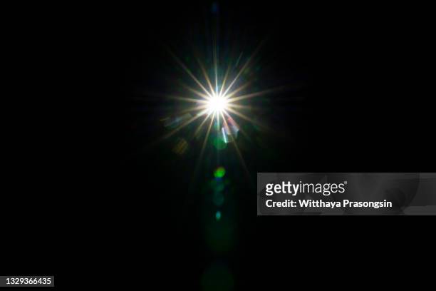it is a real lens flare effects with hd qaulity images - igniting photos et images de collection