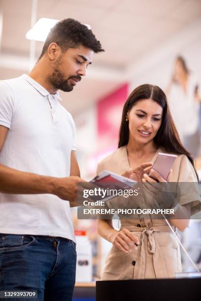 smiling customer is getting great assistance from a salesman - great customer service stock pictures, royalty-free photos & images
