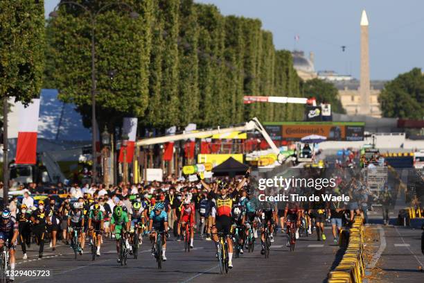 Max Walscheid of Germany and Team Qhubeka NextHash, Jasper Philipsen of Belgium and Team Alpecin-Fenix, Michael Matthews of Australia, Luka Mezgec of...