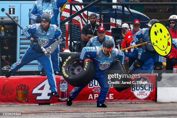 The pit crew pf the Busch Light Apple Ford, driven by Kevin Harvick leap into action during the NASCAR Cup Series Foxwoods Resort Casino 301 at New...