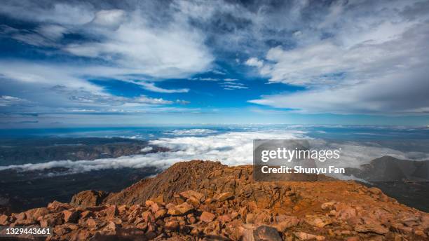 vista scenic view from pikes peak summit colorado - pikes peak national forest 個照片及圖片檔