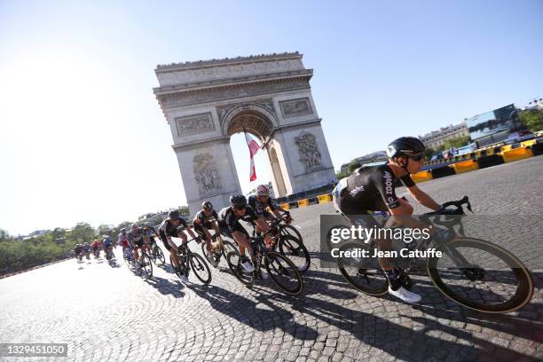 Riders around the Arc de Triomphe during the final stage 21 of the 108th Tour de France 2021, a flat stage of 108,4 km stage from Chatou to Paris...