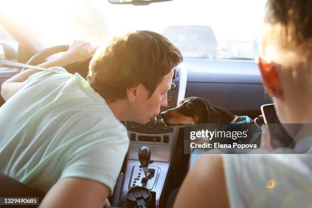 adult female couple travelling by car with cute dachshund - older couple travelling photos et images de collection