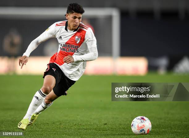 Jorge Carrascal of River Plate runs with the ball during a match between River Plate and Colon as part of Torneo 2021 of Liga Profesional de Futbol...