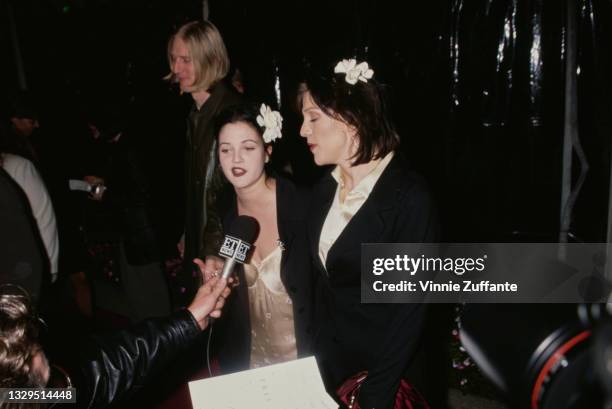 American musician Eric Erlandson, American actress Drew Barrymore and American singer, songwriter, actress and musician Courtney Love, who wears a...