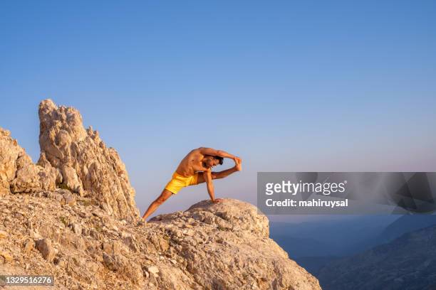 yoga - yogi fotografías e imágenes de stock