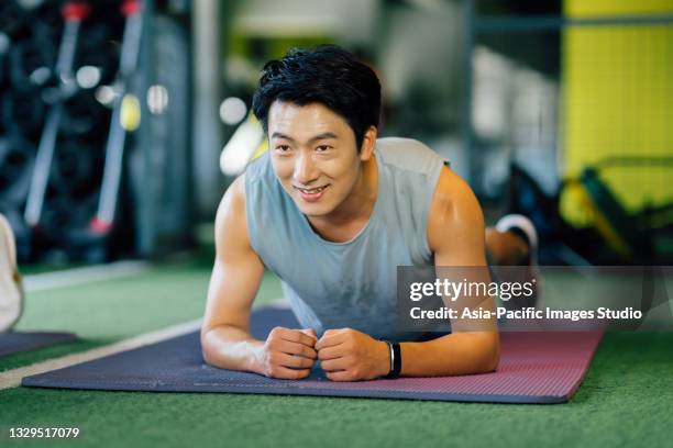 1 376点のスポーツジム 男性 日本人のストックフォト Getty Images