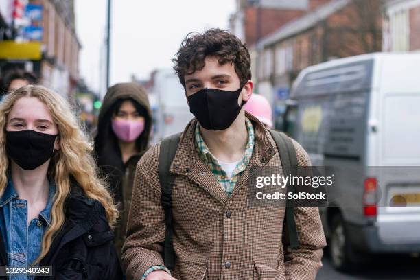 wearing face mask when with friends - generation z covid stock pictures, royalty-free photos & images