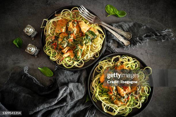 diverse keto dishes - mergpompoen stockfoto's en -beelden