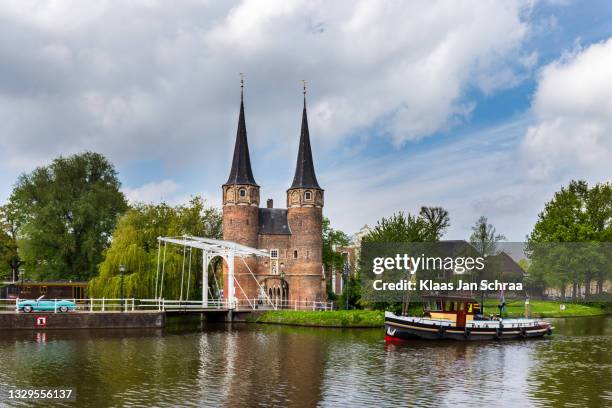 oostpoort brug in delft - delft stock pictures, royalty-free photos & images